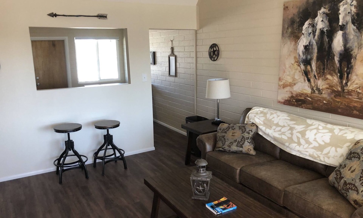 Alhambra Condo | Spring Training - Golf - Hiking - Updated Condo - Weekly/Monthly Availability
