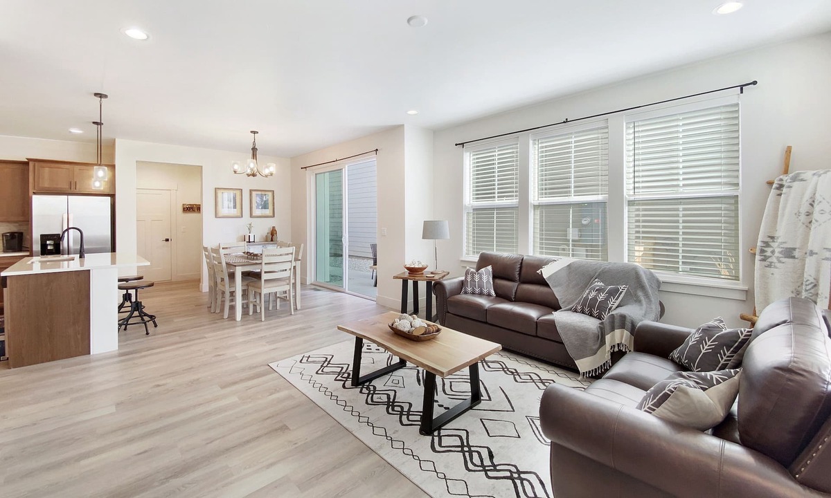 Bozeman House | Stylish 3 BR home close to Bozeman