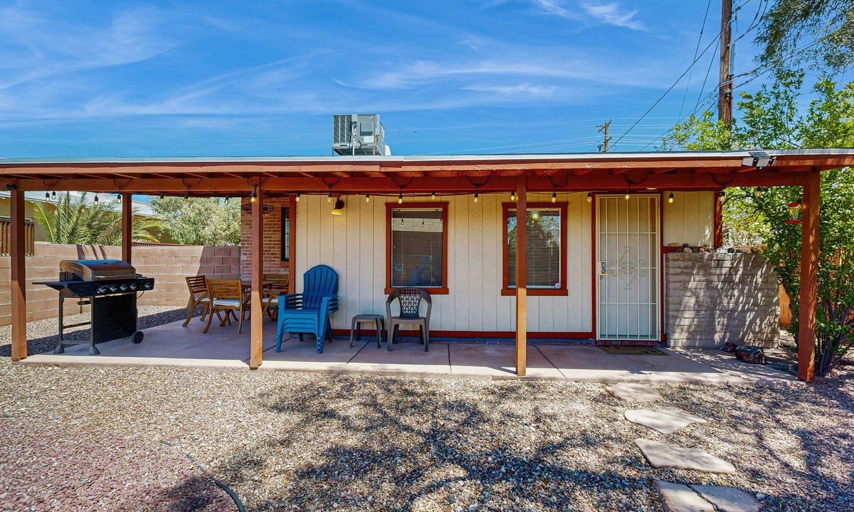 Sam Hughes House | Stylish Sam Hughes Escape With Private Yard, Dogs OK & Free WiFi