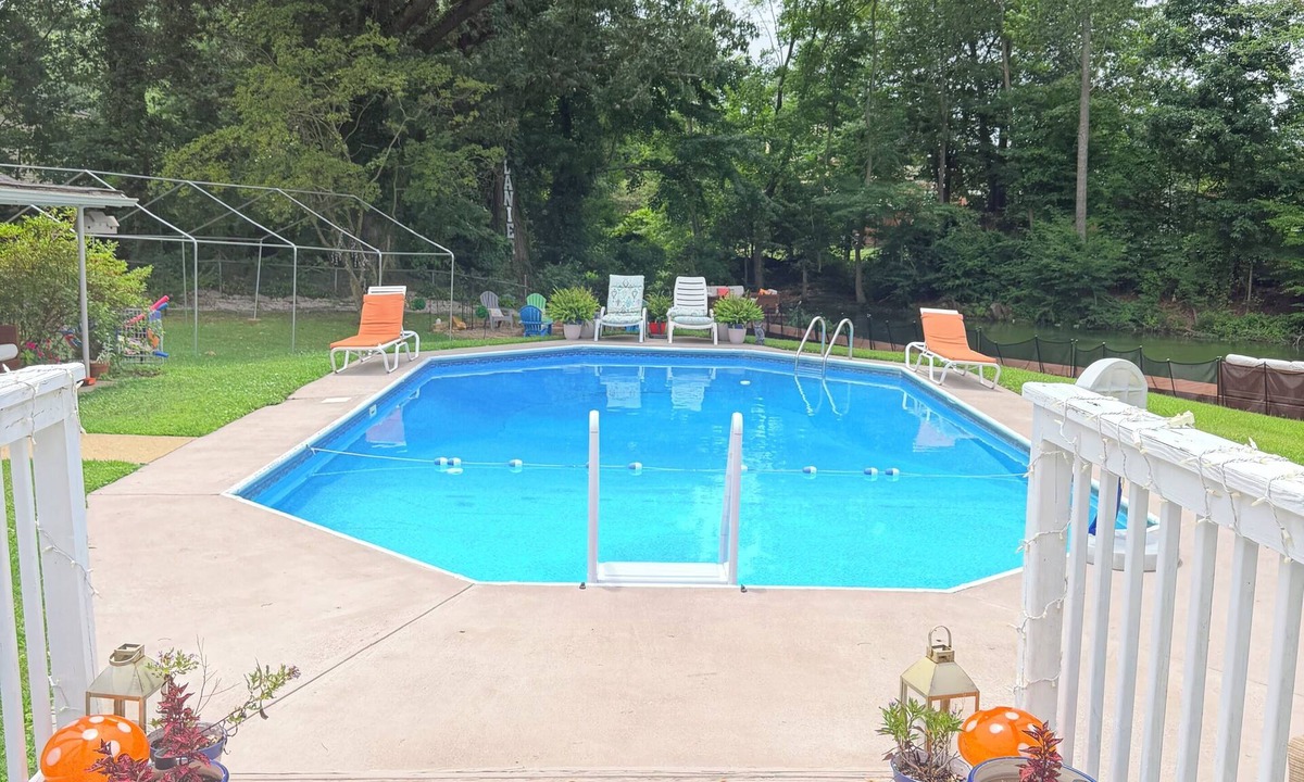 North Central House | Summer House private pool/lake/large backyard/fire pit