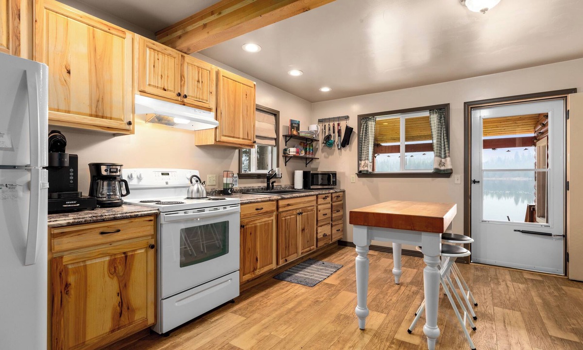 Troy Cabin | Summer is the perfect time to book The Cabin on Savage Lake with Mountain Views