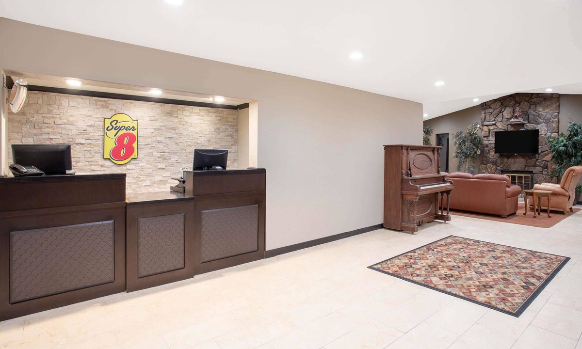 Billings Hotel | Super 8 by Wyndham Billings