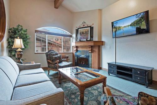 Zermatt Villa | Swiss-Inspired 2B2B Villa in Downtown Midway - 7476