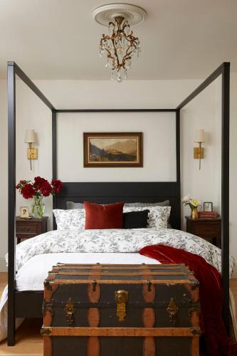 Livingston House | The Brick House Mansion in downtown Livingston