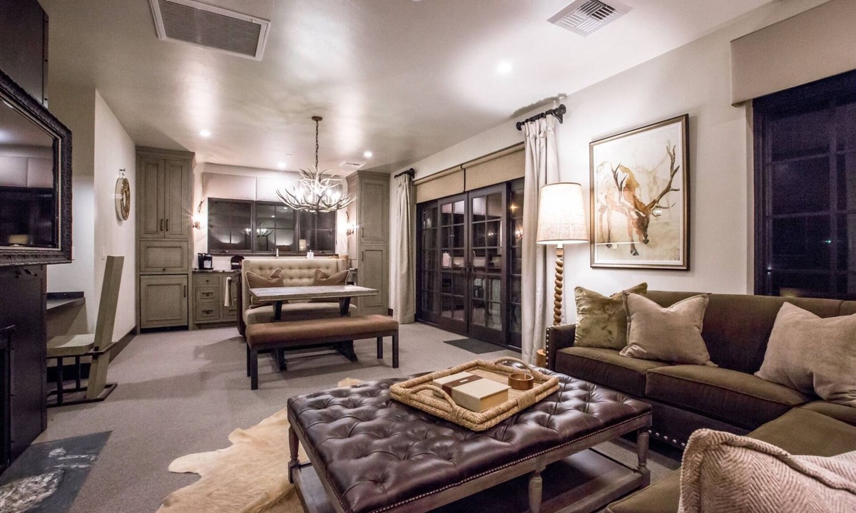 Whitefish Condo | The Galleries Lodging Downtown Whitefish Suite 206 | 2 Bed, 2 Bath