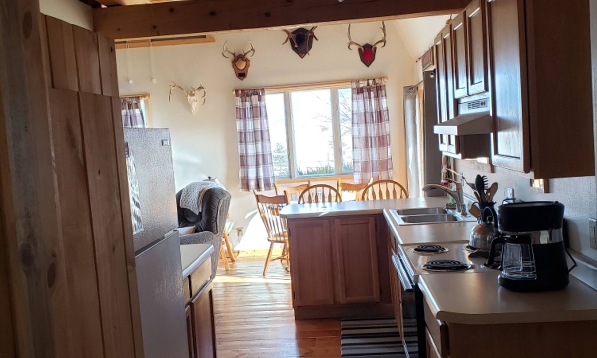 Dillon Cabin | The Grizzly-GREAT VIEWS!