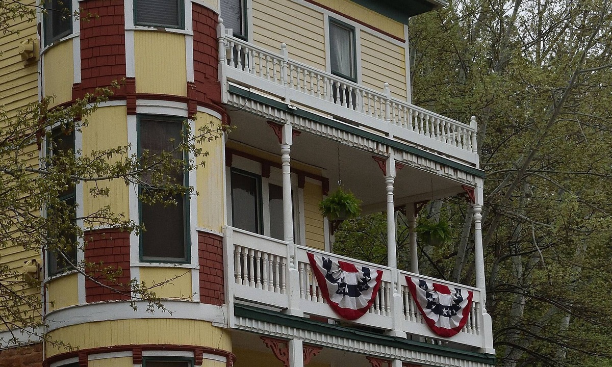 Hot Springs Apartment | The “Historic” Burdette House - EST. 1891 2nd Floor Western Suite