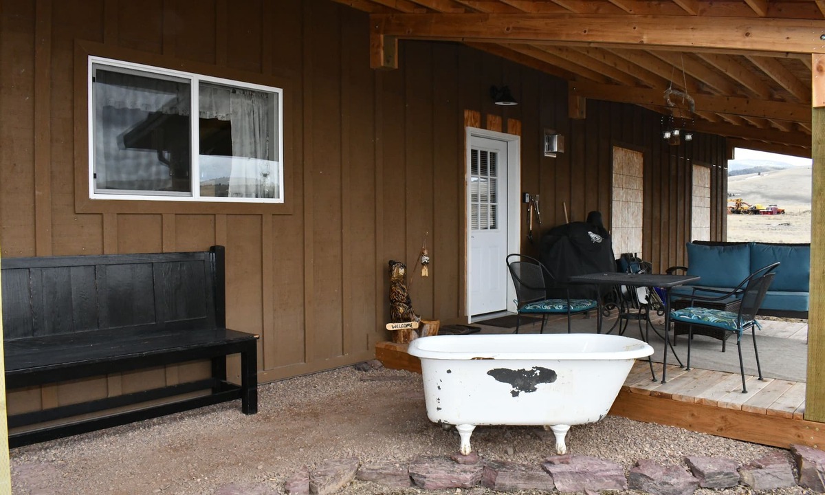 Philipsburg House | The Lazy 8 Apartment