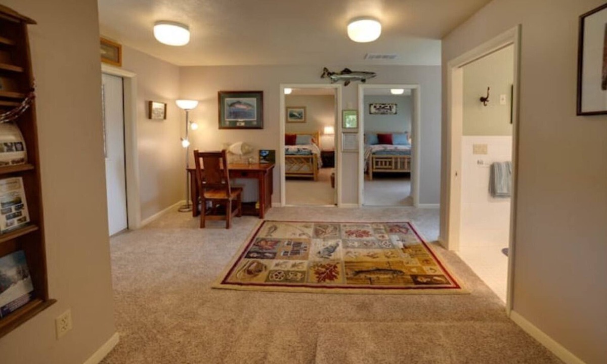 Darby House | The Leaning Tree Lodge a Great Family or Group Retreat
