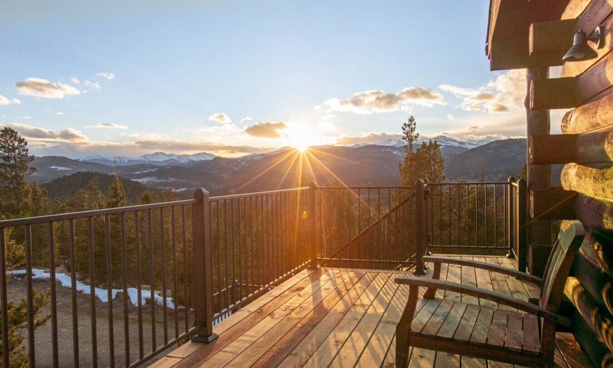 Black Hawk House | The Moose Hoose I Cabin W/Views + Game Room