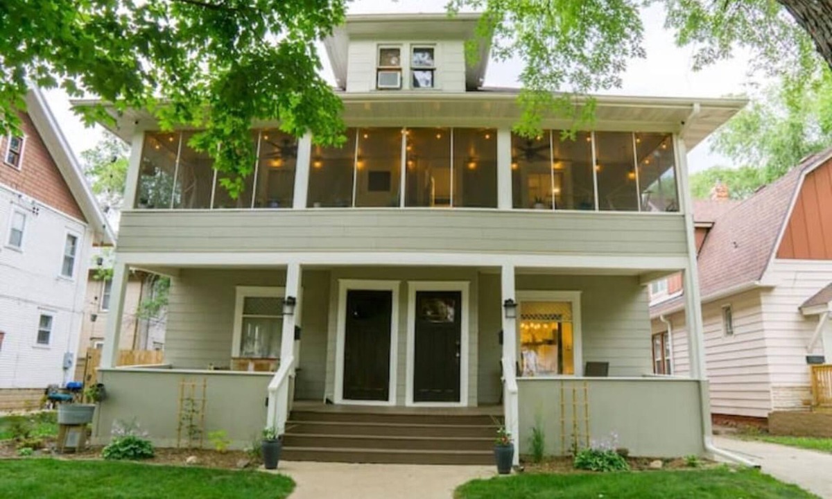 Sioux Falls House | The Place To B -King Bed , Massage Chair Book Now!
