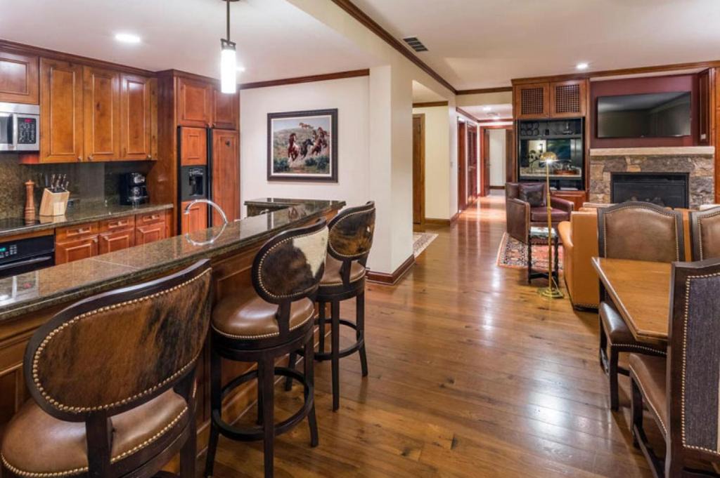 Aspen House | The Ritz-Carlton Club, 3 Bedroom Residence 8202, Ski-in & Ski-out Resort in Aspen Highlands