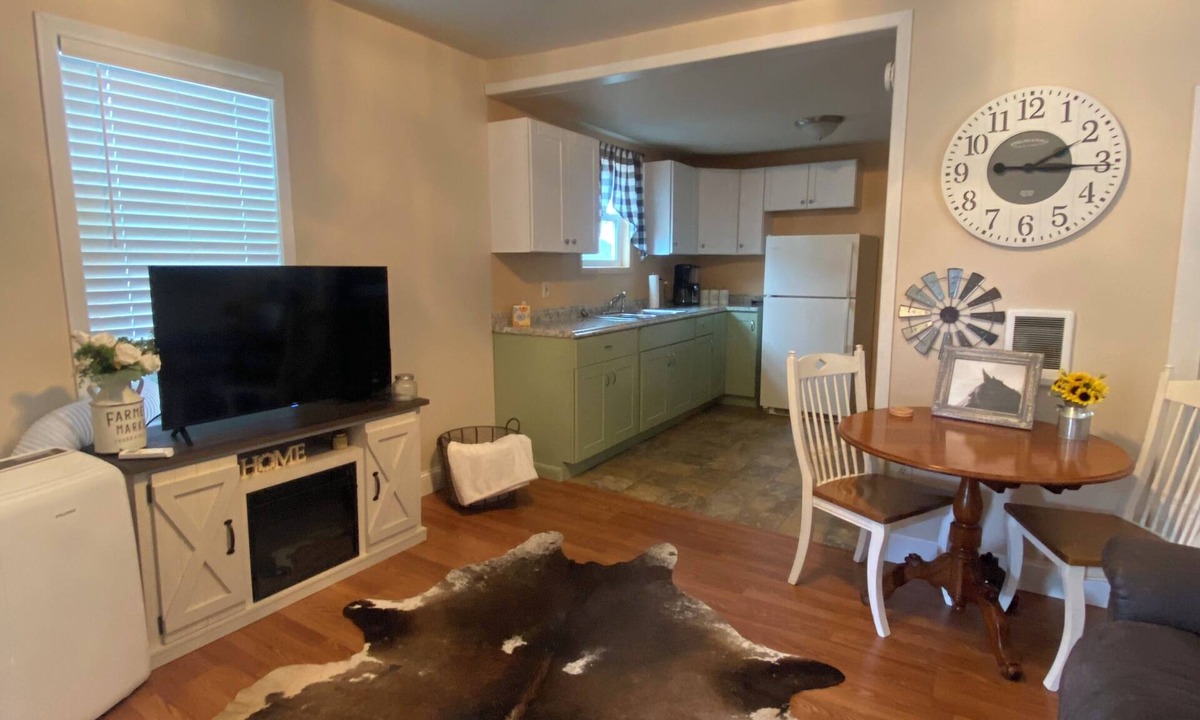 Miles City House | The yellow cottage
