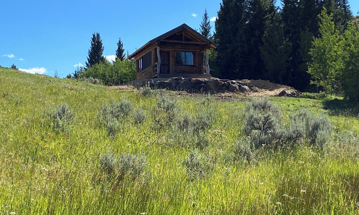 Ennis Cabin | Trapper's Cabin on Firetower ranch
