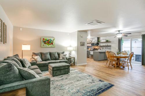 Enumclaw House | Updated Duplex Home < 1 Mi to Downtown Enumclaw!