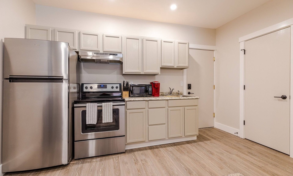 Great Falls Apartment | Updated One Bedroom Furnished Apartment