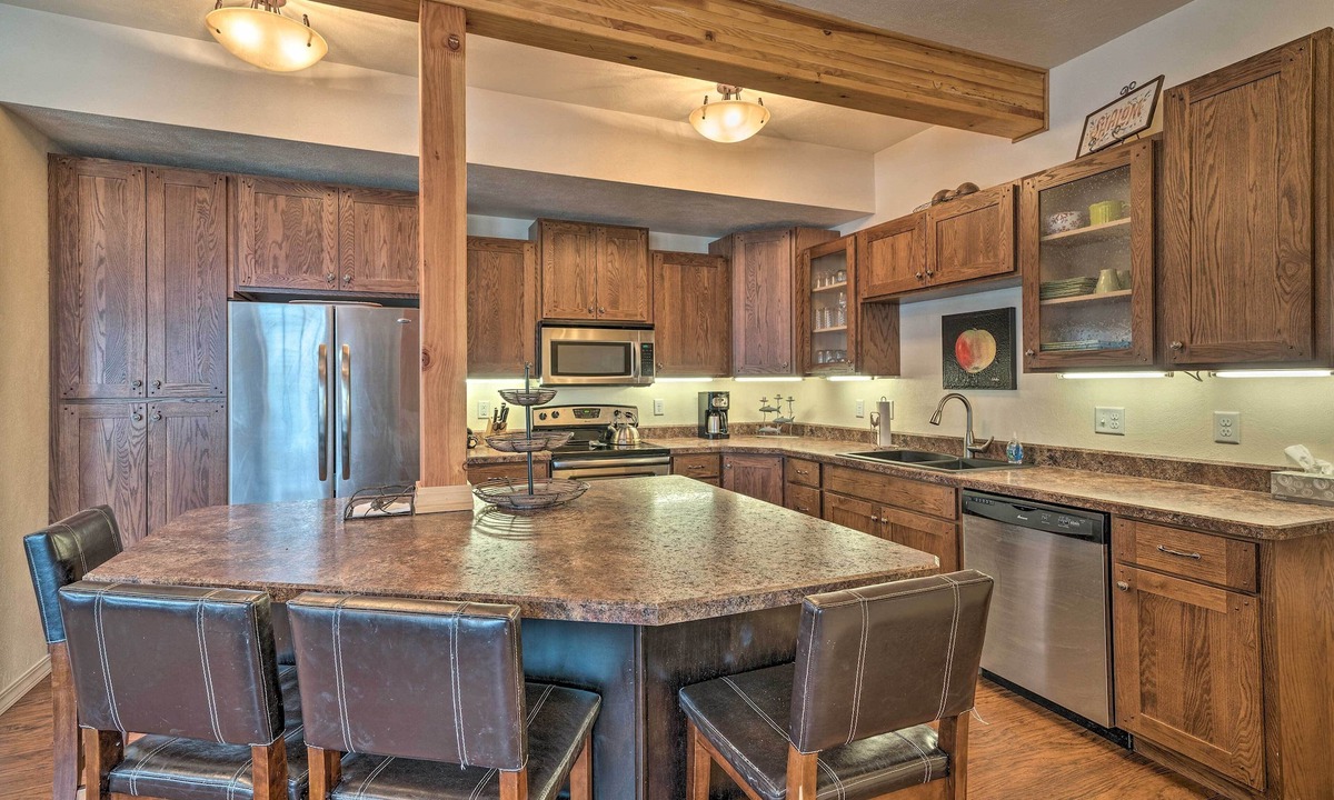 Red Lodge House | Updated Townhome w/Hot Tub - Walk to Downtown!