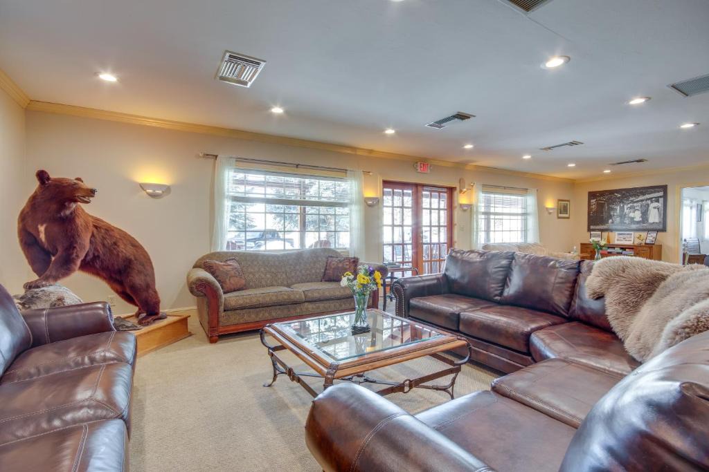 Emigrant Villa | Views and Trail Access Scenic Montana Ranch Retreat