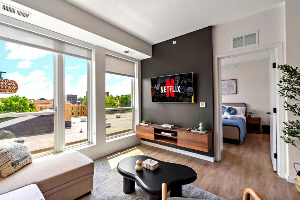 Downtown Minneapolis Apartment | W517 Stylish 1Bd In Heart of Minneapolis, Minutes From Minneapolis Convention Center & US Bank Arena