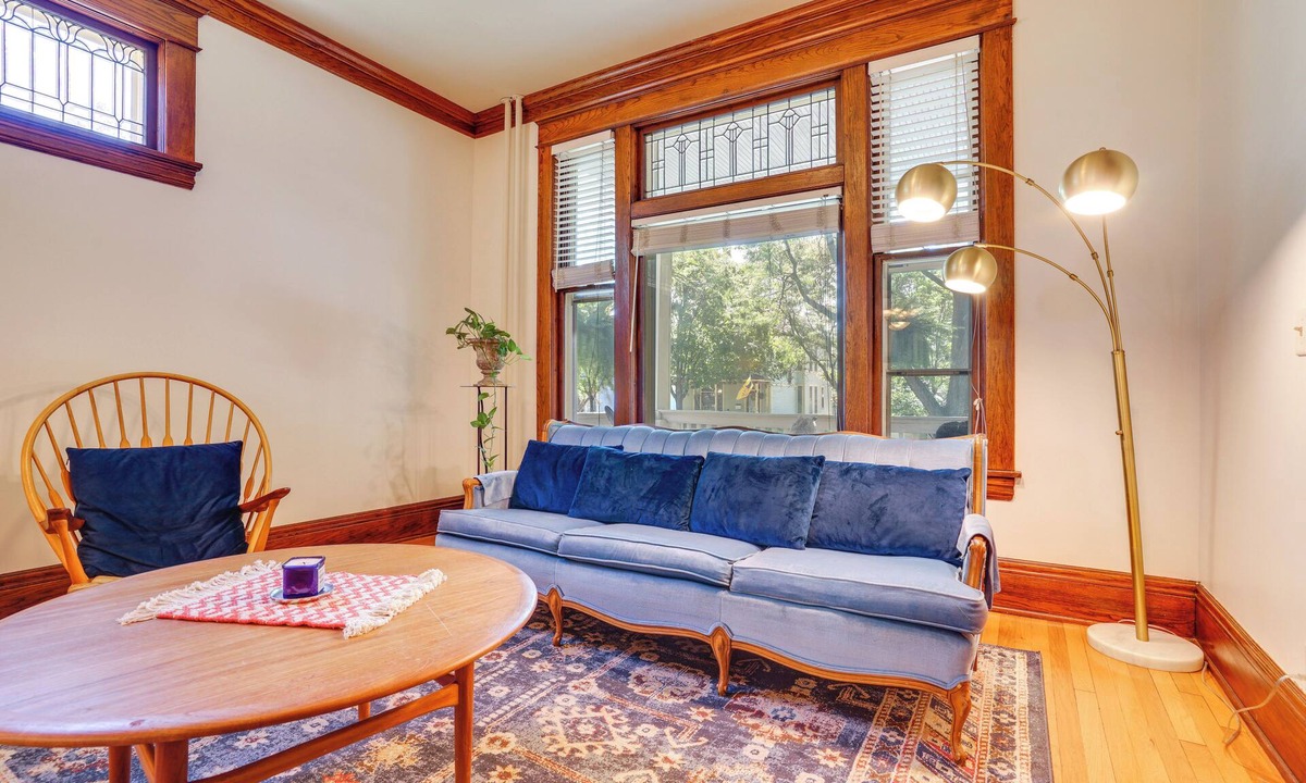 Summit - University House | Walk to Selby Ave! Historic Cathedral Hill Unit