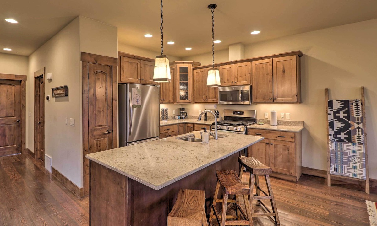 Bigfork Apartment | Walkable Bigfork Townhome: Fish, Hike & Ski!