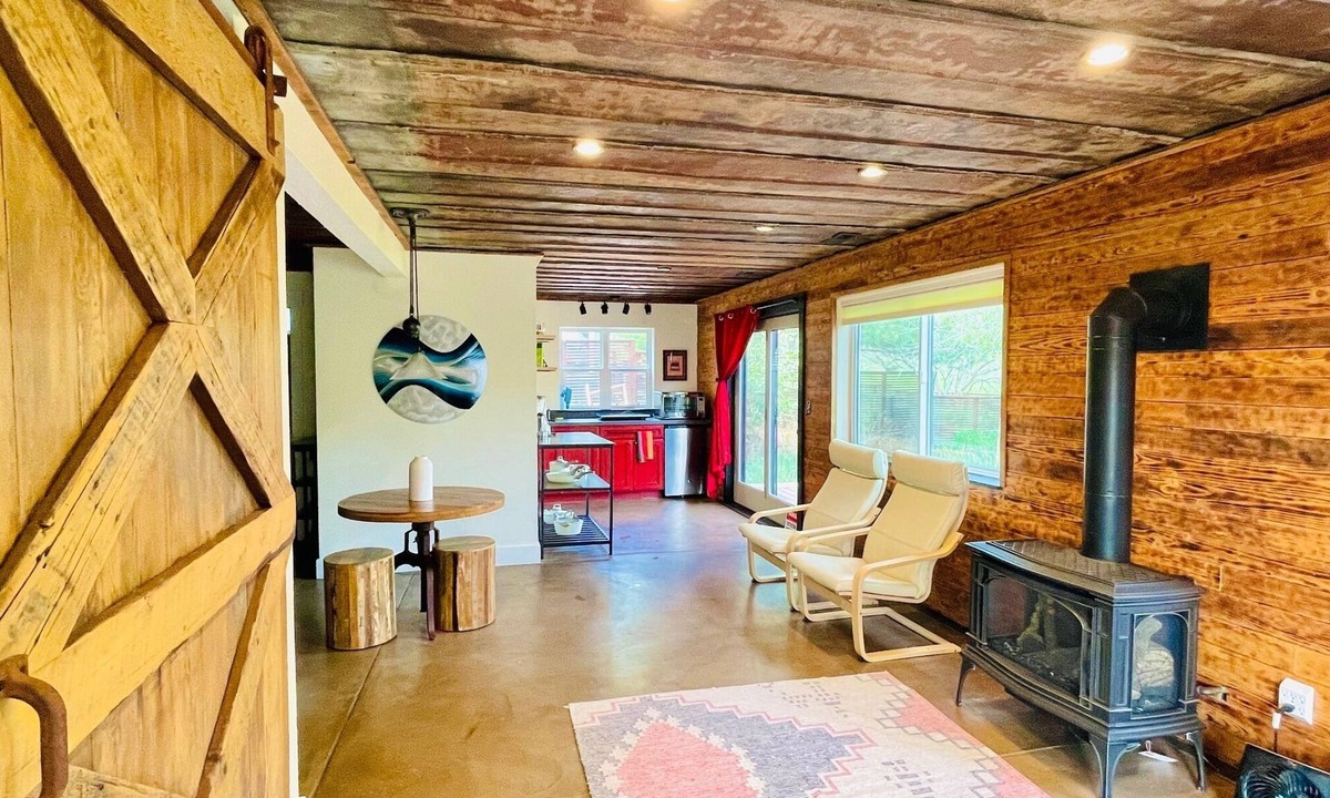 Lyons House | Walkout Basement from a Superhost!