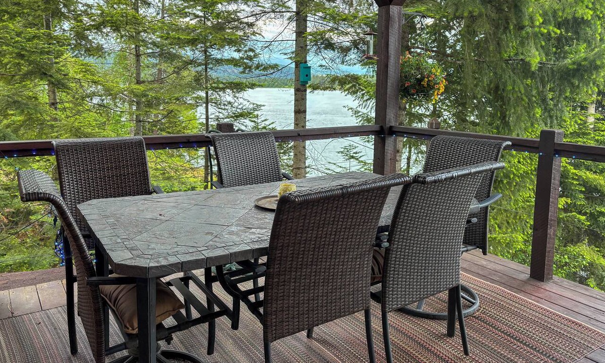 Sandpoint House | Waterfront Gem on the River! Hot Tub & Boat Dock!