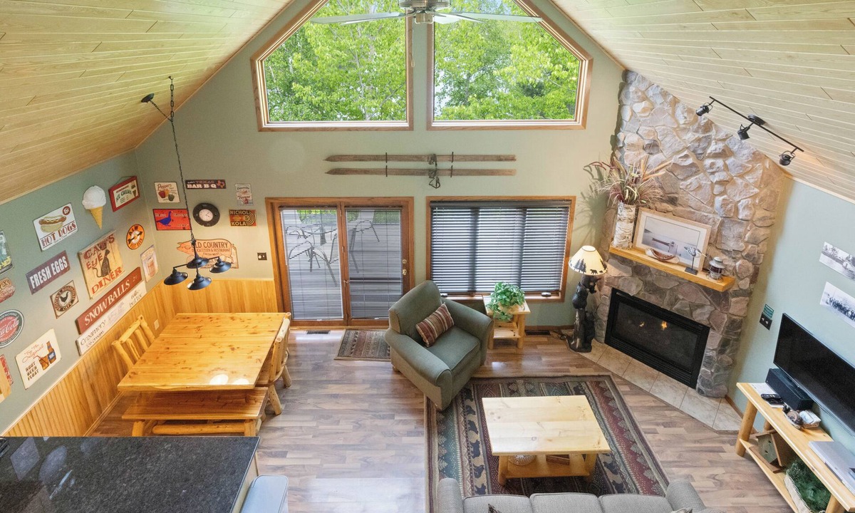 Biwabik Ski Chalet | Well-appointed lakefront villa with gameroom at Giants Ridge
