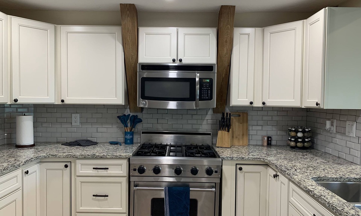 Miller Creek House | Well appointed residence with 3 bedrooms, 2.5 bath