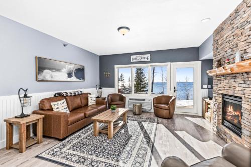 Two Harbors Apartment | Whispering Pines Lake Views King Suite, 2 Queen Beds, Kitchen and Heated Pools