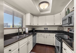 2 bedroom condo in Downtown Whitefish, Close To Glacier Park, Skiing And Golf