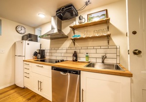 Across the street from U of M- Modern Apartment- Parking included!