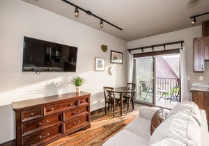 Cana Loft 203 - Beautiful Studio in the Heart of Downtown Whitefish!