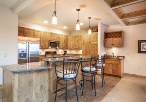 Condo w/fireplaces, A/C- Marina Cay Estates Bigfork Bay
