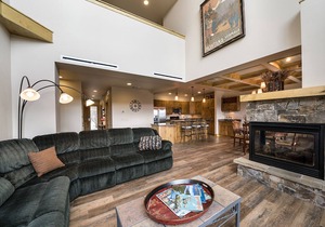 Condo w/fireplaces, A/C- Marina Cay Estates Bigfork Bay