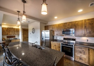 Condo w/fireplaces, A/C- Marina Cay Estates Bigfork Bay