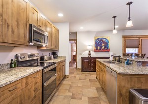 Condo w/private boat slip, fireplace, A/C - Marina Cay Estates Lake Daze