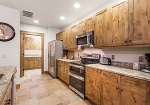Condo w/private boat slip, fireplace, A/C - Marina Cay Estates Lake Daze