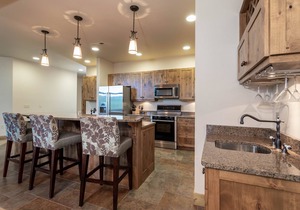 Condo w/stone fireplace, great views, A/C - Marina Cay Estates Luxury Condo