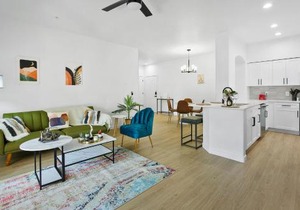 CozySuites Glendale by the stadium with pool 03