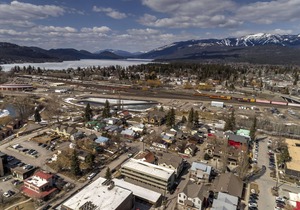 Downtown Whitefish condo located a stones throw to all Whitefish shops, restaurants and bars!!