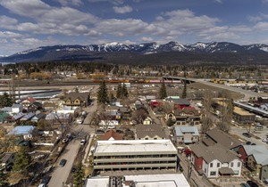 Downtown Whitefish condo located a stones throw to all Whitefish shops, restaurants and bars!!