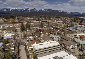 Downtown Whitefish condo located a stones throw to all Whitefish shops, restaurants and bars!!