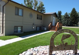 Freshly Remodeled 2 Bedroom, Full Kitchen, living Room Suite, in Cascade unit #1