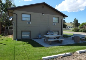 Freshly Remodeled 2 Bedroom, Full Kitchen, living Room Suite, in Cascade unit #1