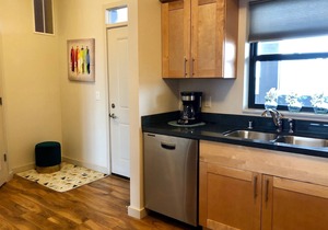 Modern Apt #302 - a Block from St. Pat's Hospital