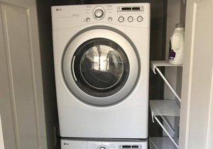 Modern Apt #402 - a Block from St. Pat's Hospital