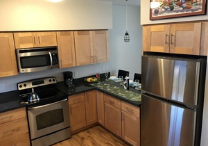 Modern Apt #402 - a Block from St. Pat's Hospital