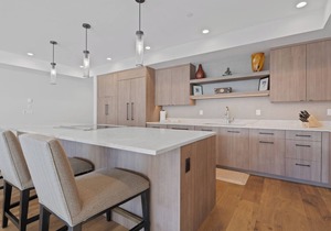Mountain Modern 3BR A/C High-Floor Views & Stone Fireplace Luxury