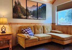 Studio 1 King Bed, Full Bath, Full Kitchen 10 Minutes from West Glacier Park!